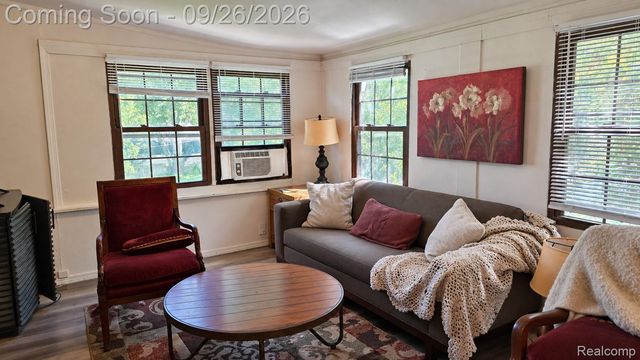 7542 Meadow Avenue, Warren, MI 48091