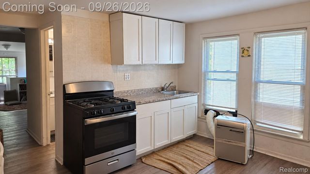 7542 Meadow Avenue, Warren, MI 48091