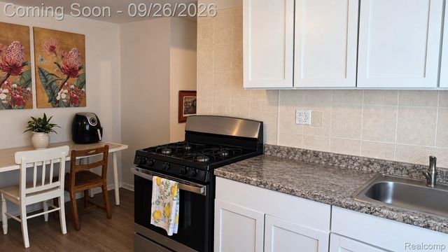 7542 Meadow Avenue, Warren, MI 48091