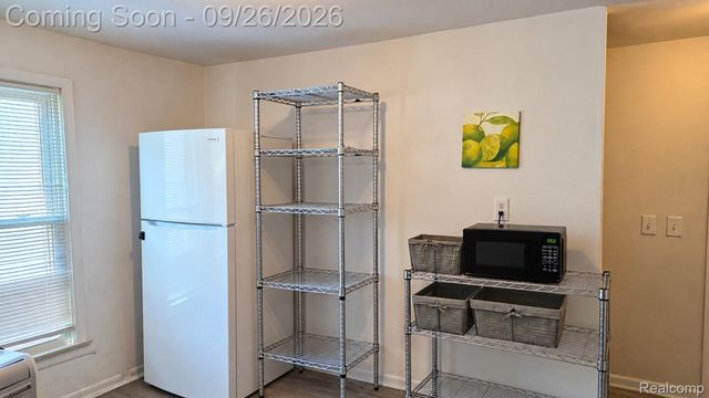 7542 Meadow Avenue, Warren, MI 48091