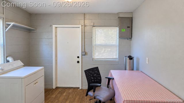 7542 Meadow Avenue, Warren, MI 48091