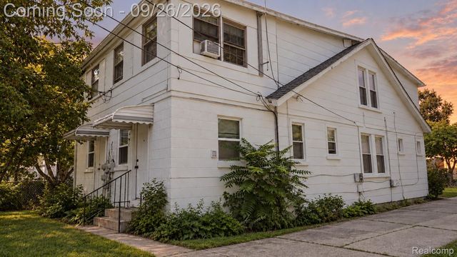 7542 Meadow Avenue, Warren, MI 48091