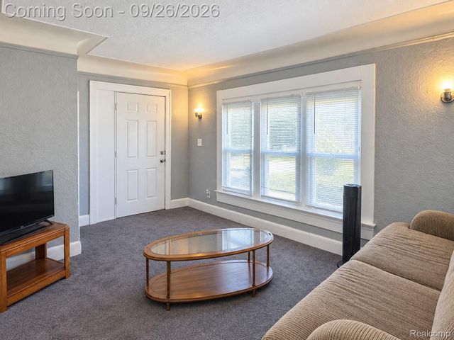 7542 Meadow Avenue, Warren, MI 48091