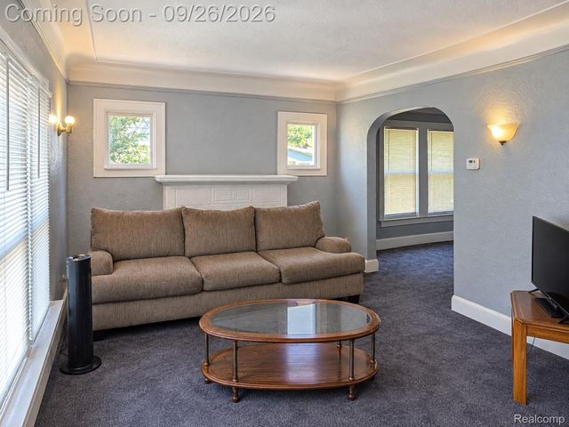 7542 Meadow Avenue, Warren, MI 48091