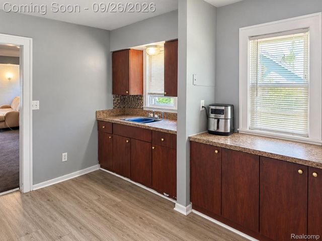 7542 Meadow Avenue, Warren, MI 48091