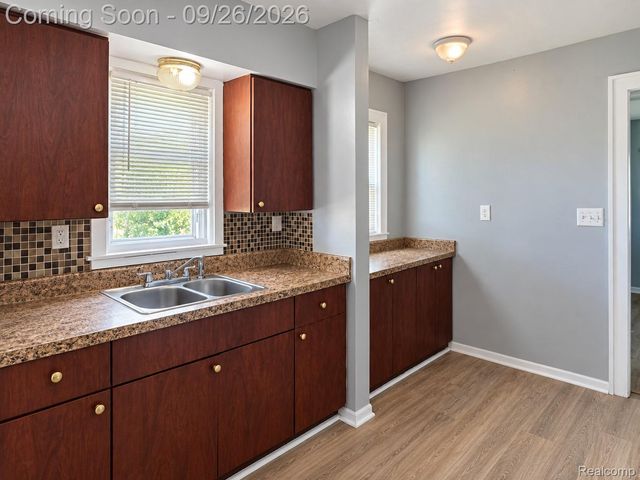 7542 Meadow Avenue, Warren, MI 48091