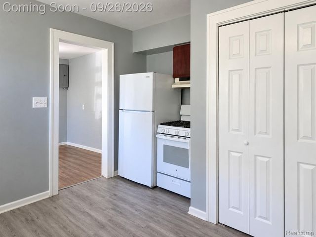 7542 Meadow Avenue, Warren, MI 48091