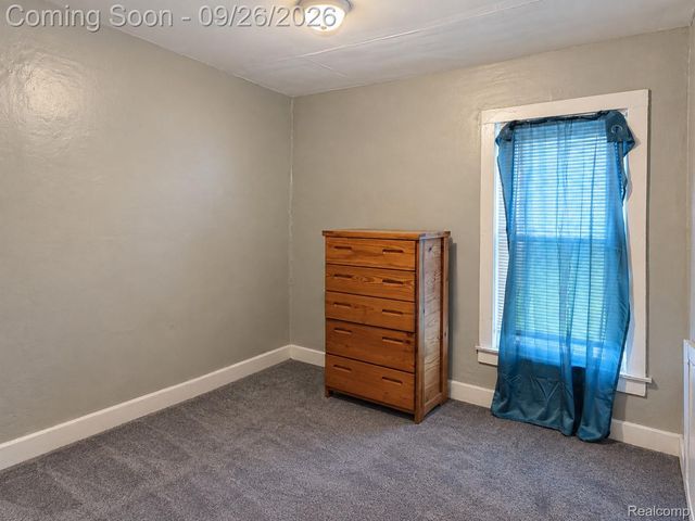 7542 Meadow Avenue, Warren, MI 48091