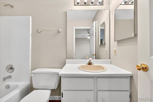 3604 Sherman Park Drive 7D, St Charles, MO 63303