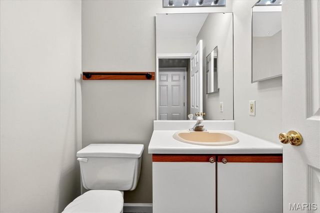 3604 Sherman Park Drive 7D, St Charles, MO 63303