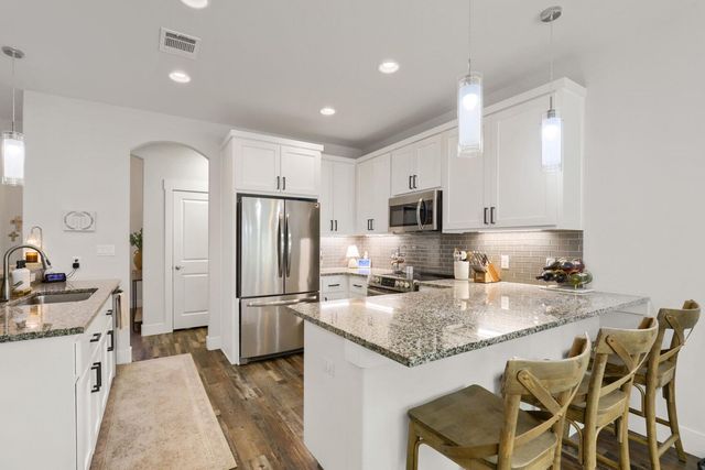 6101 Cimmaron TRL, Lago Vista, TX 78645