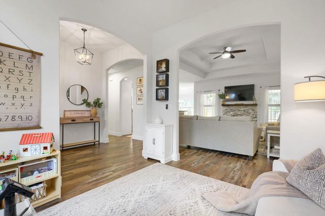 6101 Cimmaron TRL, Lago Vista, TX 78645