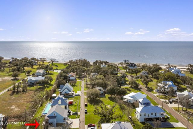 122 Aiken Road, Waveland, MS 39576