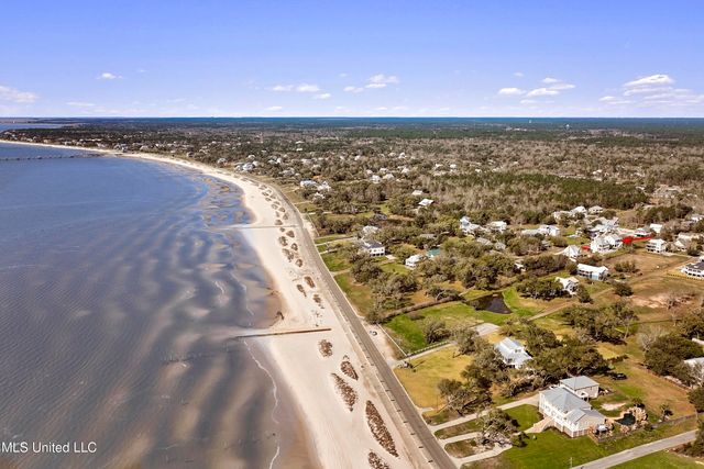 122 Aiken Road, Waveland, MS 39576