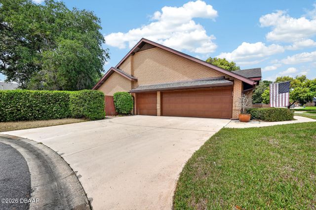 923 Club House Boulevard, New Smyrna Beach, FL 32168