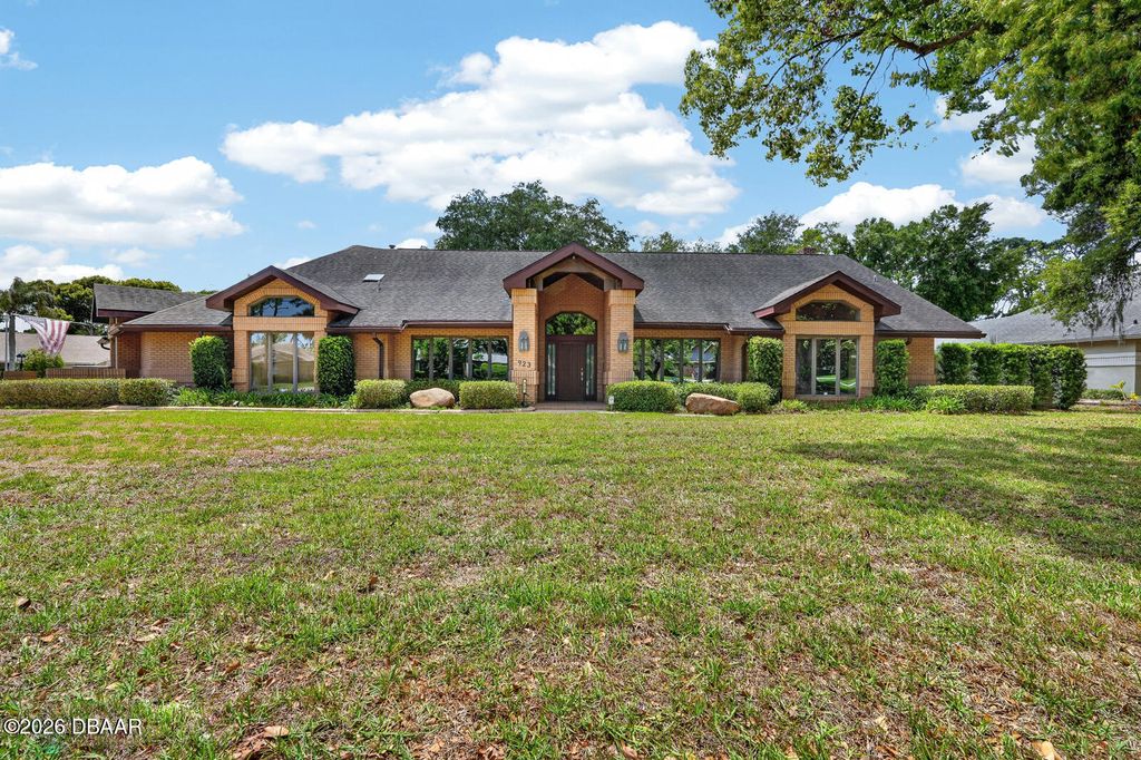 923 Club House Boulevard, New Smyrna Beach, FL 32168