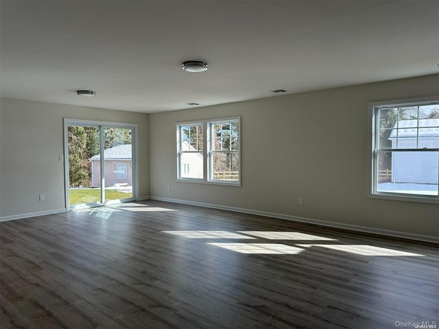 125 W Main Street, Kings Park, NY 11754