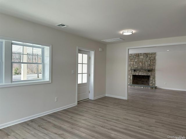 125 W Main Street, Kings Park, NY 11754