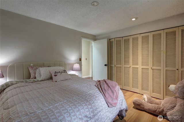 901 129th Place NE, Bellevue, WA 98005