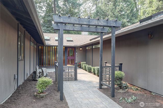 901 129th Place NE, Bellevue, WA 98005