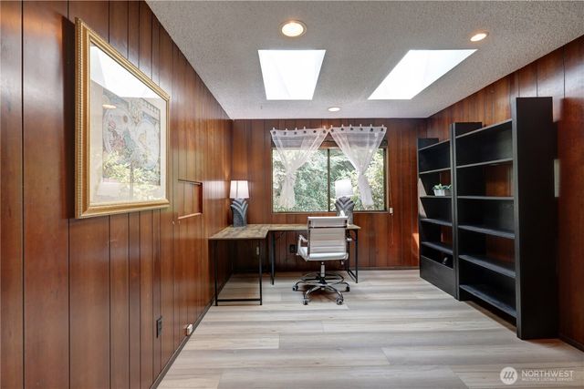 901 129th Place NE, Bellevue, WA 98005