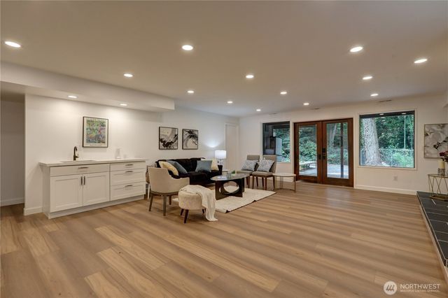 901 129th Place NE, Bellevue, WA 98005