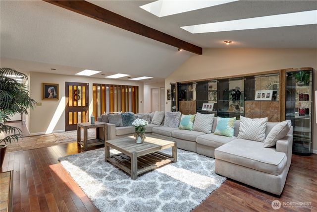 901 129th Place NE, Bellevue, WA 98005