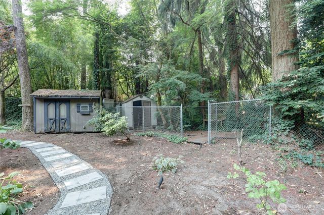 901 129th Place NE, Bellevue, WA 98005