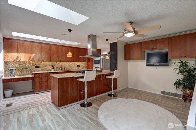 901 129th Place NE, Bellevue, WA 98005