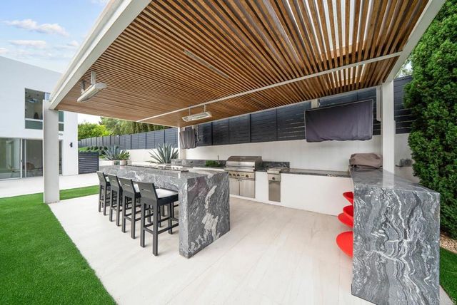 7713 Esterel Dr, La Jolla, CA 92037