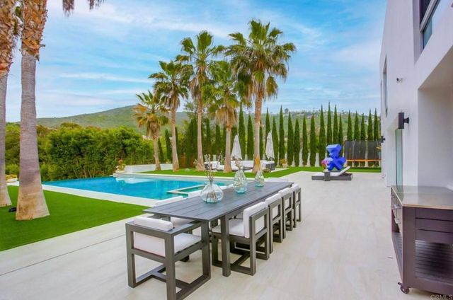 7713 Esterel Dr, La Jolla, CA 92037