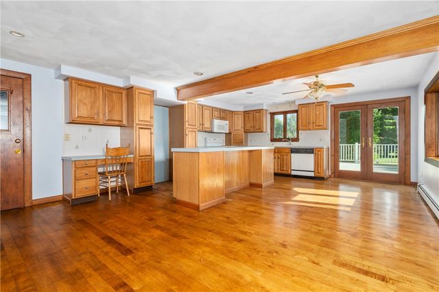 8 Meeting House Road, Lincoln, RI 02865