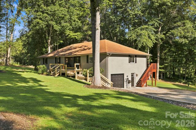 168 S Country Lane, Mills River, NC 28759