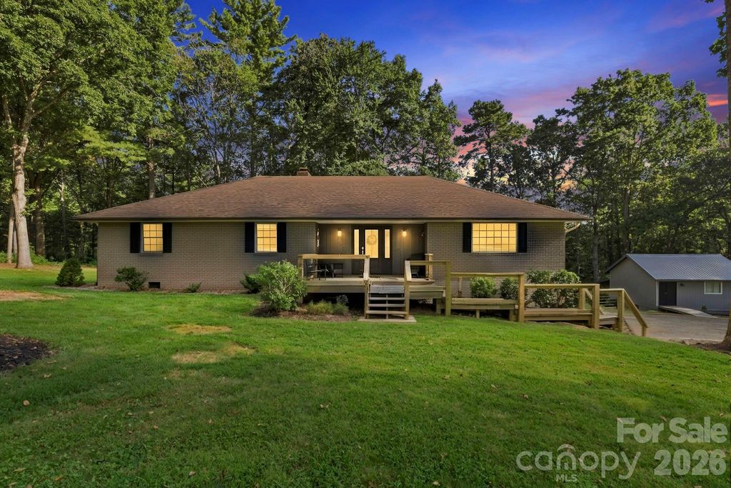 168 S Country Lane, Mills River, NC 28759