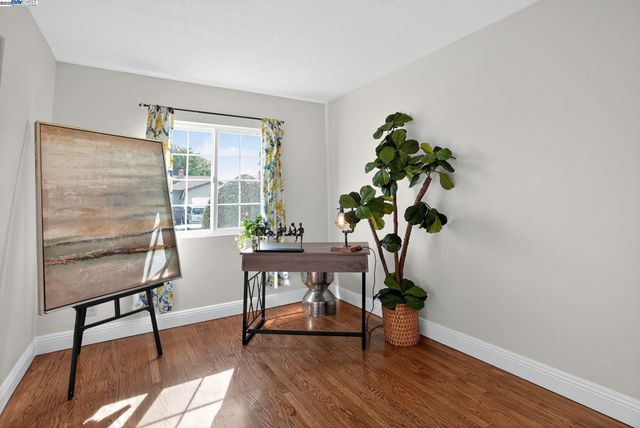 8578 Deervale Rd, Dublin, CA 94568