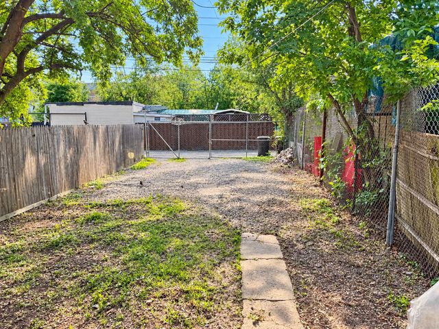 909 N Homan Avenue, Chicago, IL 60651