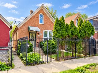 909 N Homan Avenue, Chicago, IL 60651
