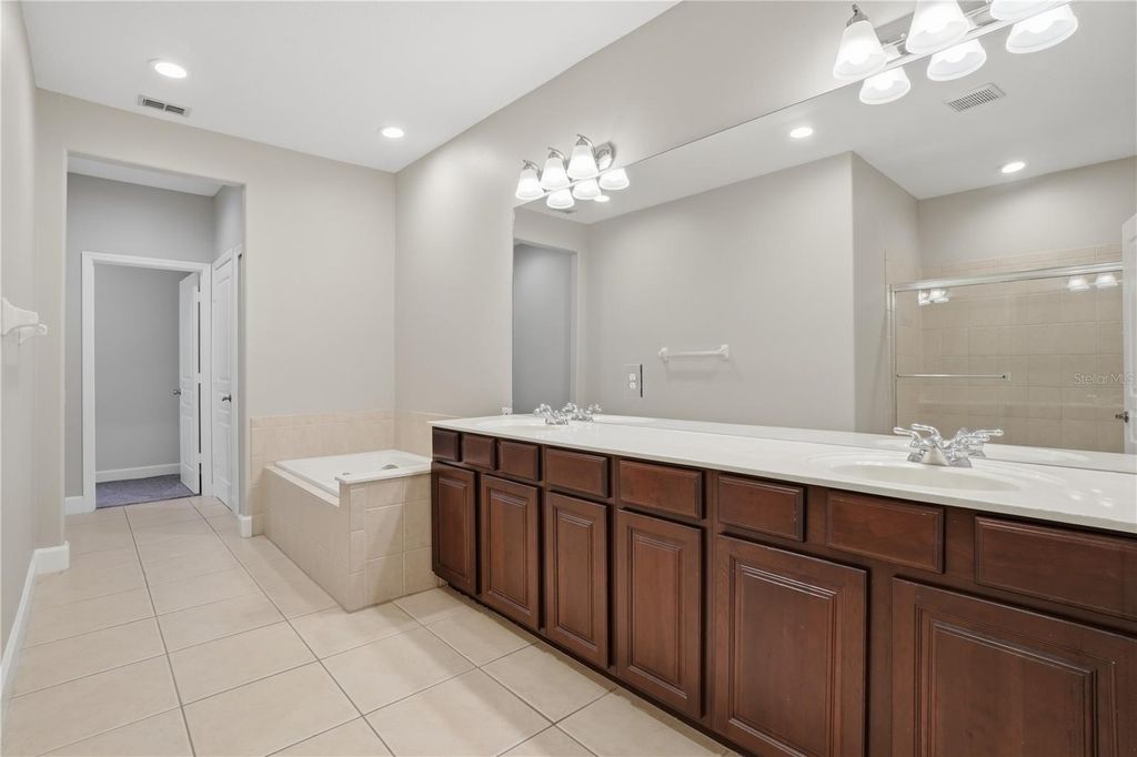 Image 21 of property listing at 8407 VIA BELLA NOTTE, Orlando, FL 32836