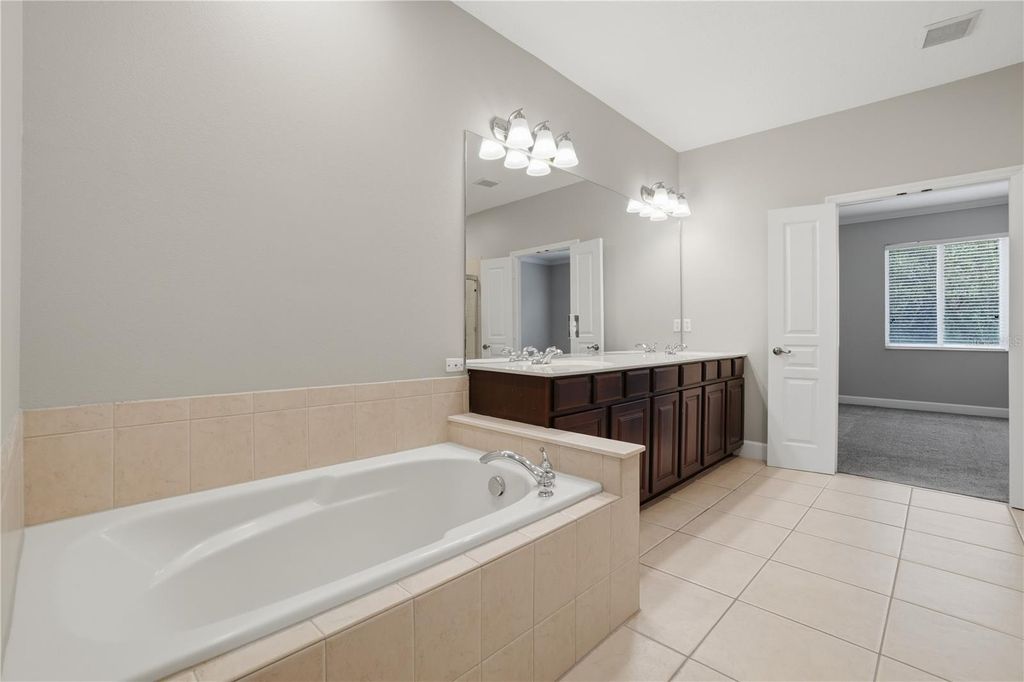 Image 22 of property listing at 8407 VIA BELLA NOTTE, Orlando, FL 32836