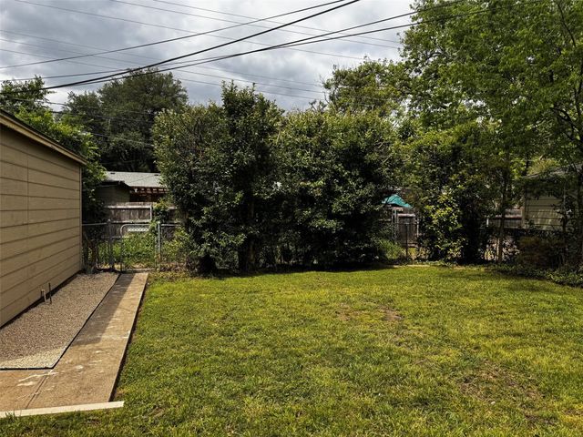 6227 Saint Moritz Avenue, Dallas, TX 75214