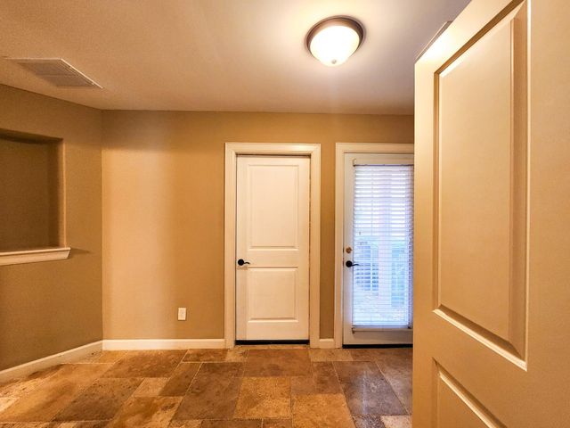 219 W 27th Street K, Houston, TX 77008