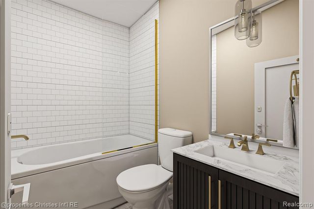 1111 Angara Drive 24, Rochester Hills, MI 48309