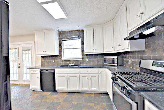 511 Cripple Creek RD, Cedar Park, TX 78613