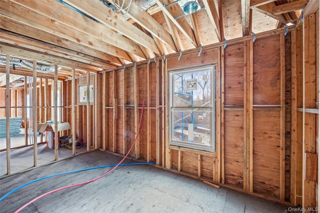 31 Valentine Road, Shoreham, NY 11786