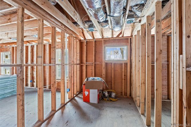 31 Valentine Road, Shoreham, NY 11786