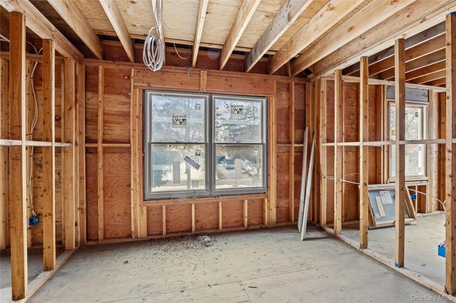 31 Valentine Road, Shoreham, NY 11786