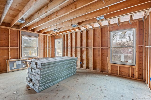 31 Valentine Road, Shoreham, NY 11786