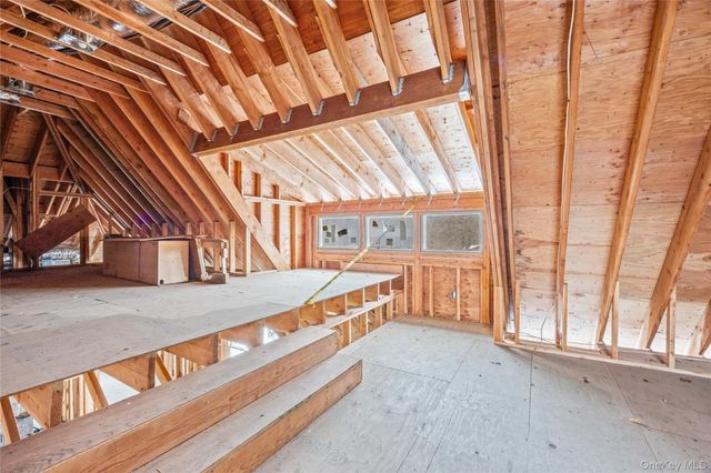 31 Valentine Road, Shoreham, NY 11786