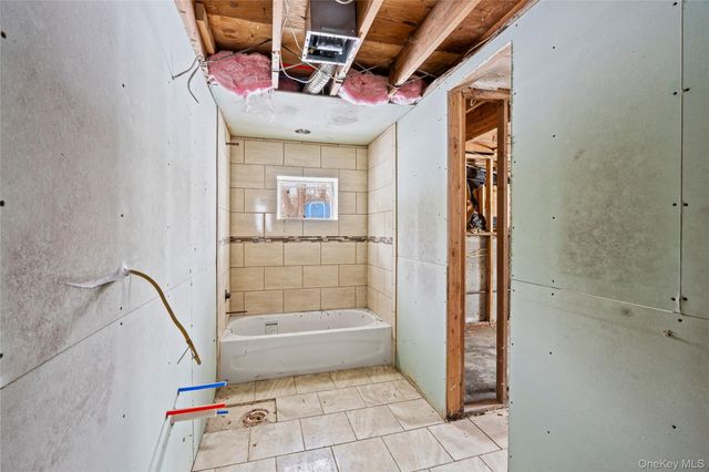 31 Valentine Road, Shoreham, NY 11786