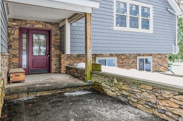 31 Valentine Road, Shoreham, NY 11786